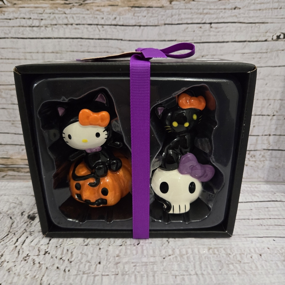 Hello Kitty Halloween Salt and Pepper Shakers  Cat Skeleton, Pumpkin